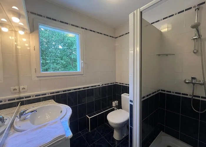 Prázdninový dům Belle Villa Avec Jacuzzi, Parking, Climatisation, Jardin, Calme