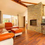 Belle Avec Jacuzzi, Parking, Climatisation, Jardin, Calme Сasa de vacaciones *